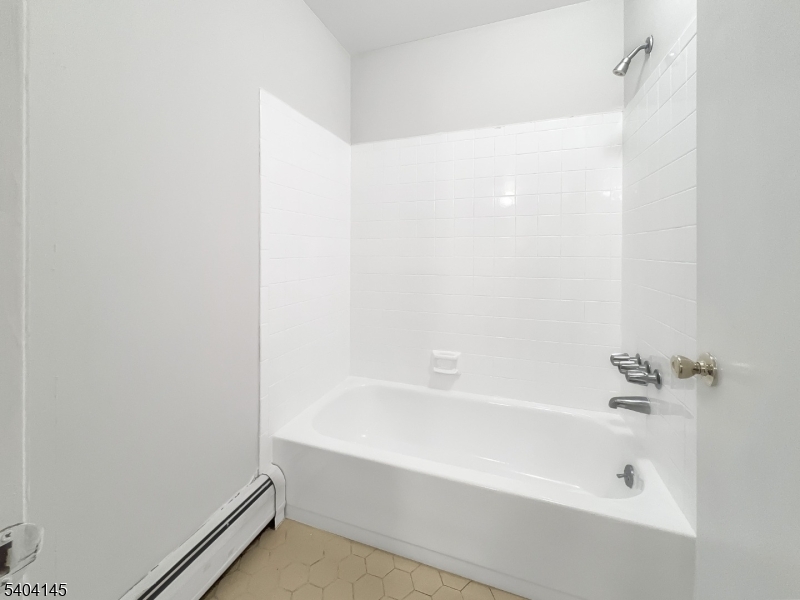 16 Knob Hill Road Hackettstown, NJ 07840 - Photo 19 of 41 a bathroom with a bathtub