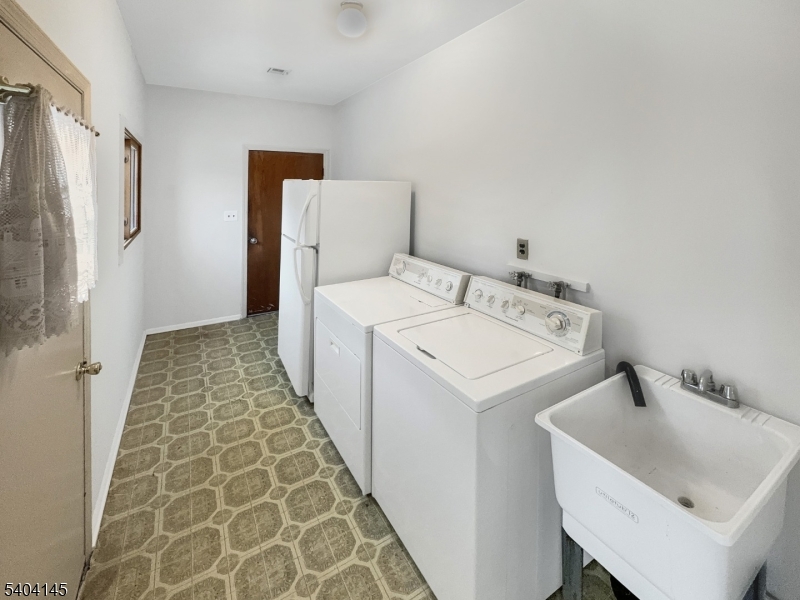 16 Knob Hill Road Hackettstown, NJ 07840 - Photo 8 of 41 a utility room with dryer and washer