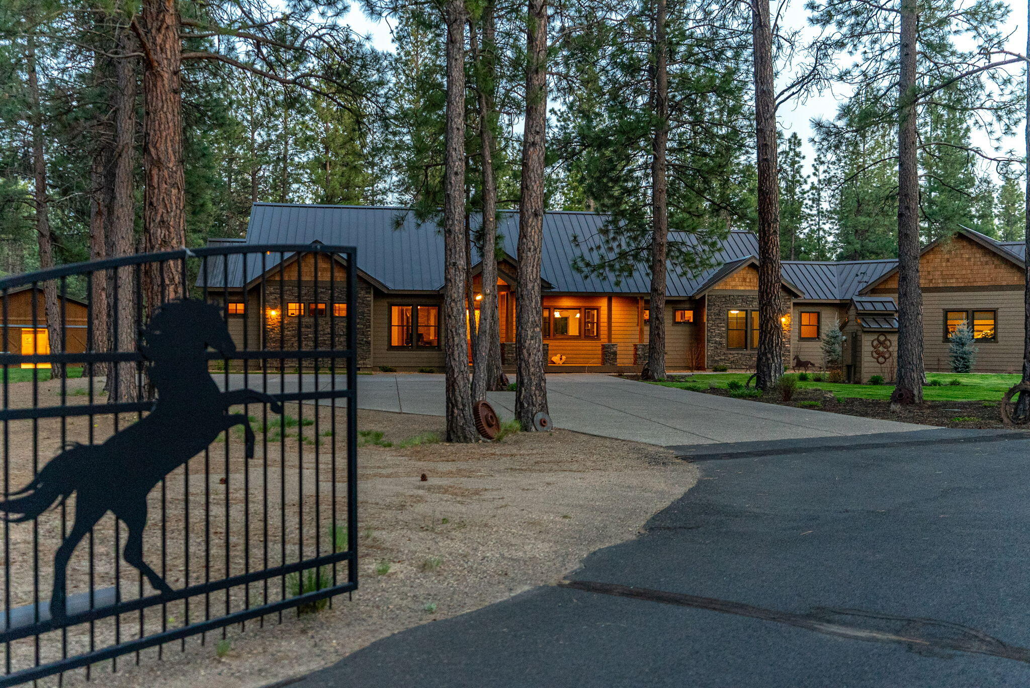 69255 Crooked Horseshoe Road Sisters, OR 97759 - Photo 2 of 154