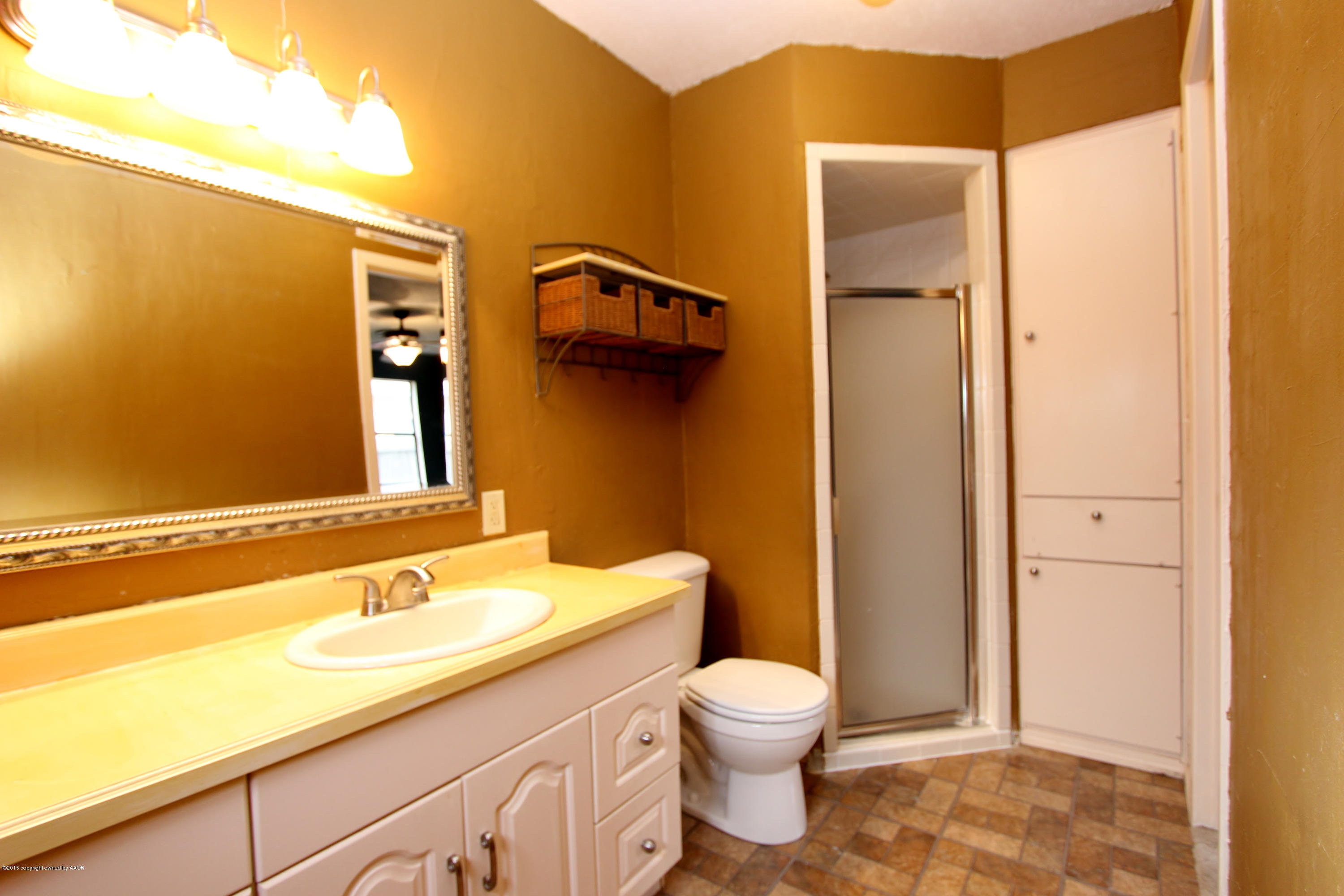 2711 Salem Drive Amarillo, TX 79110 - Photo 11 of 14 Master bath