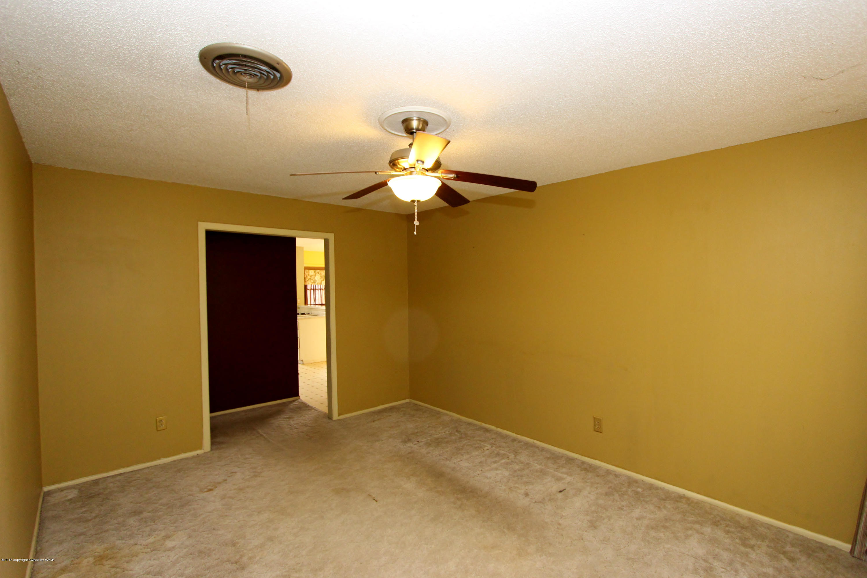 2711 Salem Drive Amarillo, TX 79110 - Photo 3 of 14 Living room1
