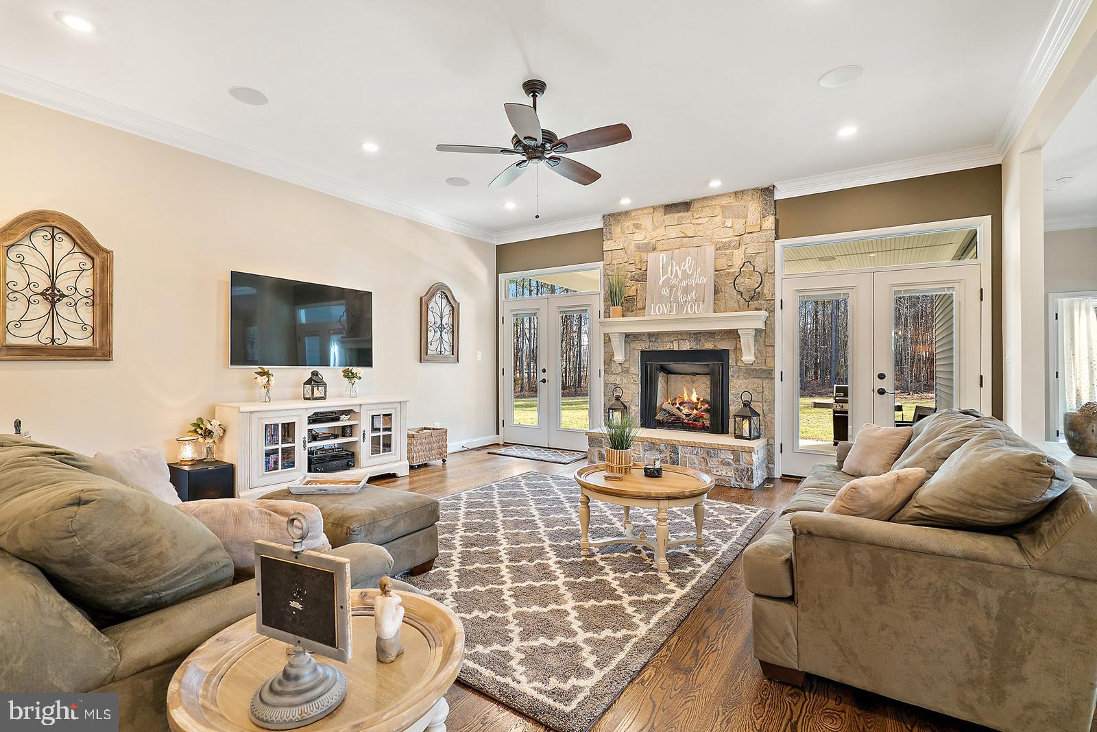 6055 Beach Road Midland, VA 22728 - Photo 14 of 50 living room