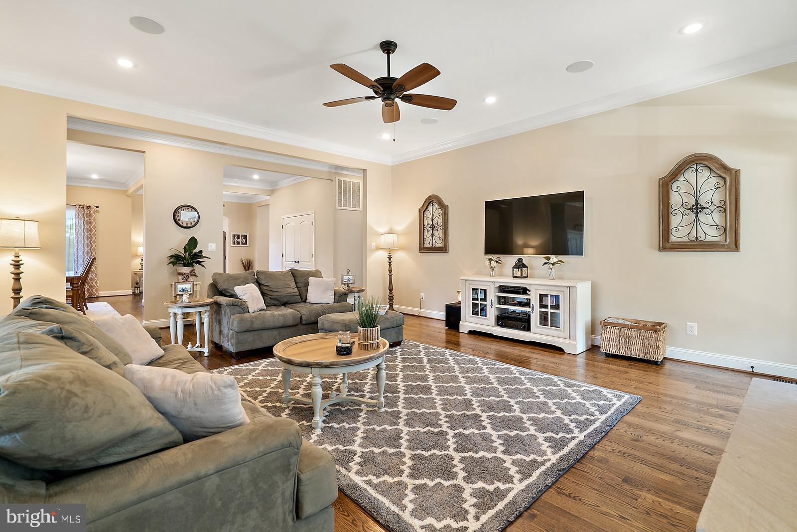 6055 Beach Road Midland, VA 22728 - Photo 17 of 50 living room