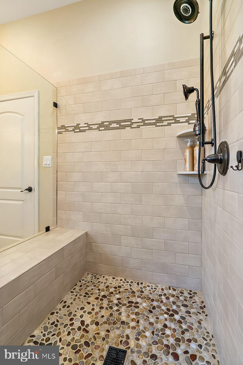 6055 Beach Road Midland, VA 22728 - Photo 28 of 50 shower