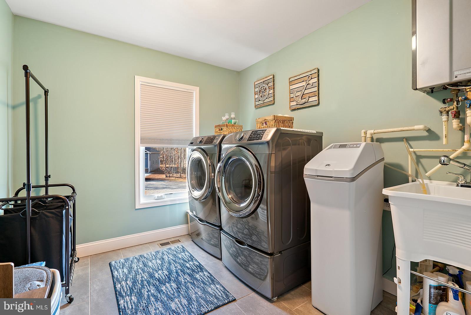 6055 Beach Road Midland, VA 22728 - Photo 37 of 50 laundry