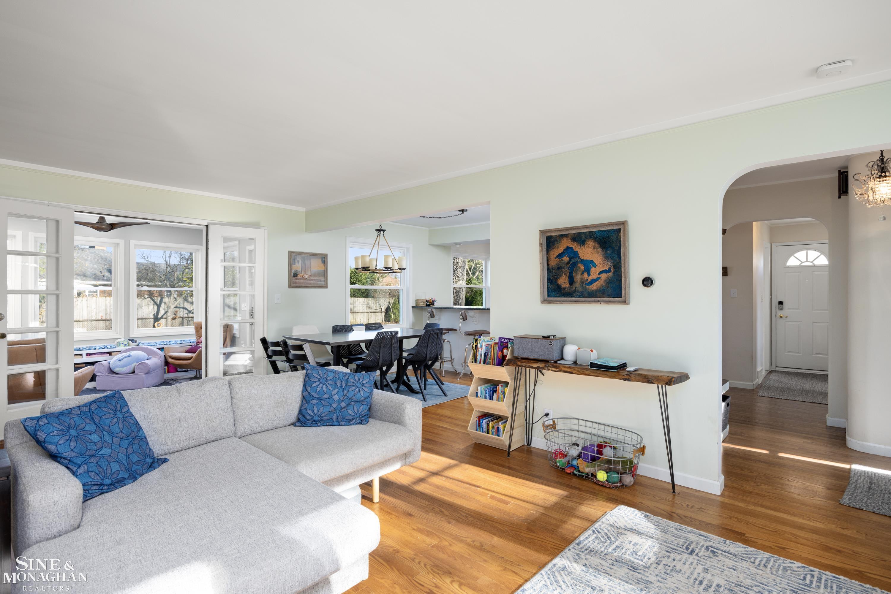 474 Lexington Road Grosse Pointe, MI 48236 - Photo 7 of 62 50162736-17be763d-ae1e-4f20-9400-0108fba42d7c.JPG