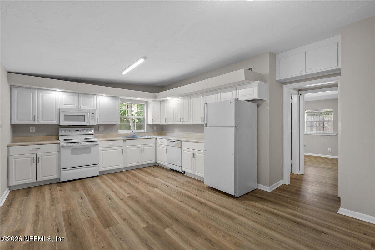 8712 Mathonia Avenue Jacksonville, FL 32211 - Photo 17 of 33 Kitchen