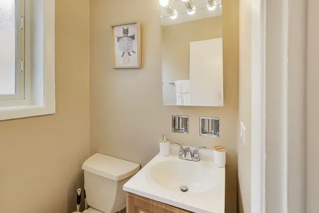 $350,000 | 4326 North Kedvale Avenue, Unit A, Chicago, IL 60641