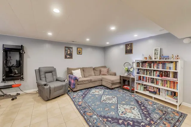 $350,000 | 4326 North Kedvale Avenue, Unit A, Chicago, IL 60641