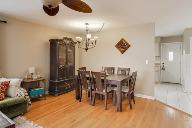 $350,000 | 4326 North Kedvale Avenue, Unit A, Chicago, IL 60641