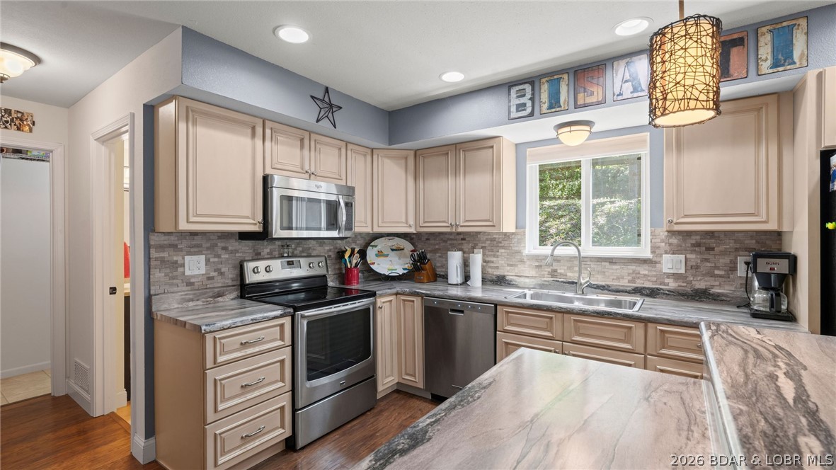 29155 Bellwood Road Rocky Mount, MO 65072 - Photo 49 of 98 Kitchen on main level in right side of home.
