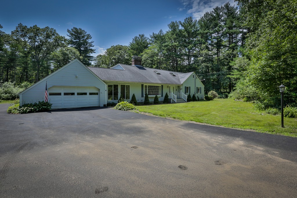 29 Stagecoach Road Topsfield, MA 01983 - Photo 3 of 30
