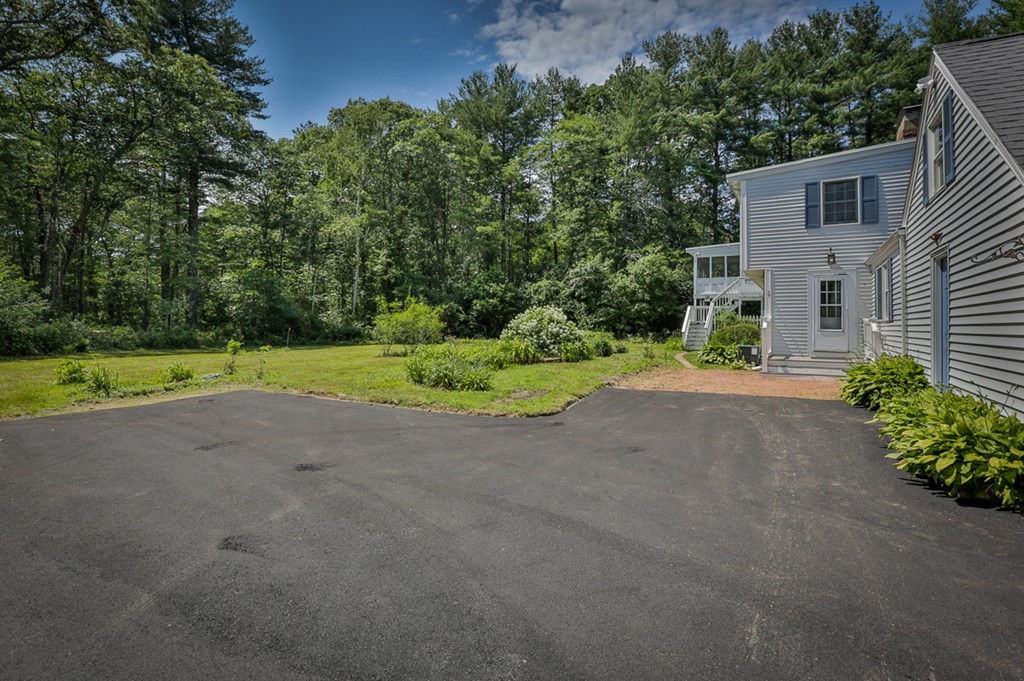 29 Stagecoach Road Topsfield, MA 01983 - Photo 5 of 30