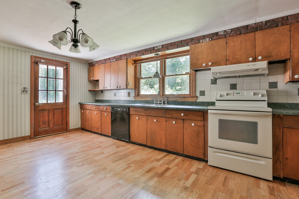 29 Stagecoach Road Topsfield, MA 01983 - Photo 6 of 30