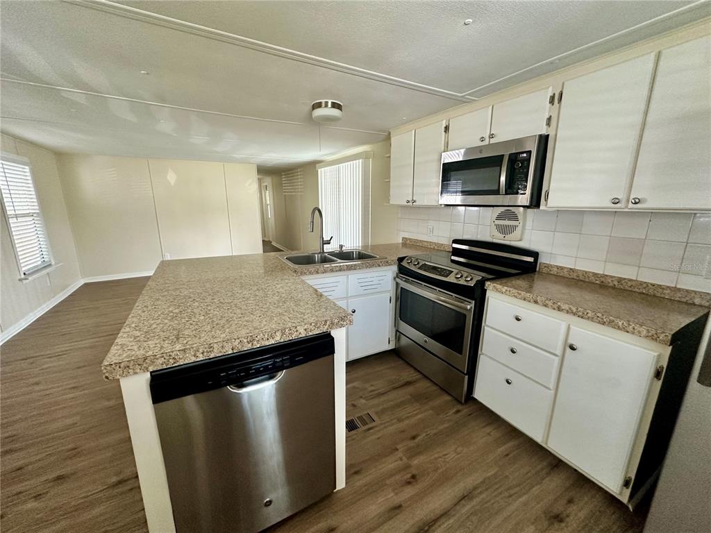 11341 Edison Avenue New Port Richey, FL 34654 - Photo 10 of 37 Gallery Image 10
