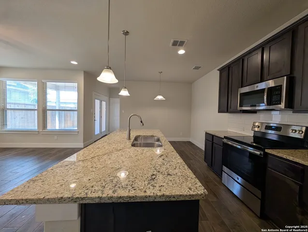 $1,745 | 737 Milestone Park, New Braunfels, TX 78130