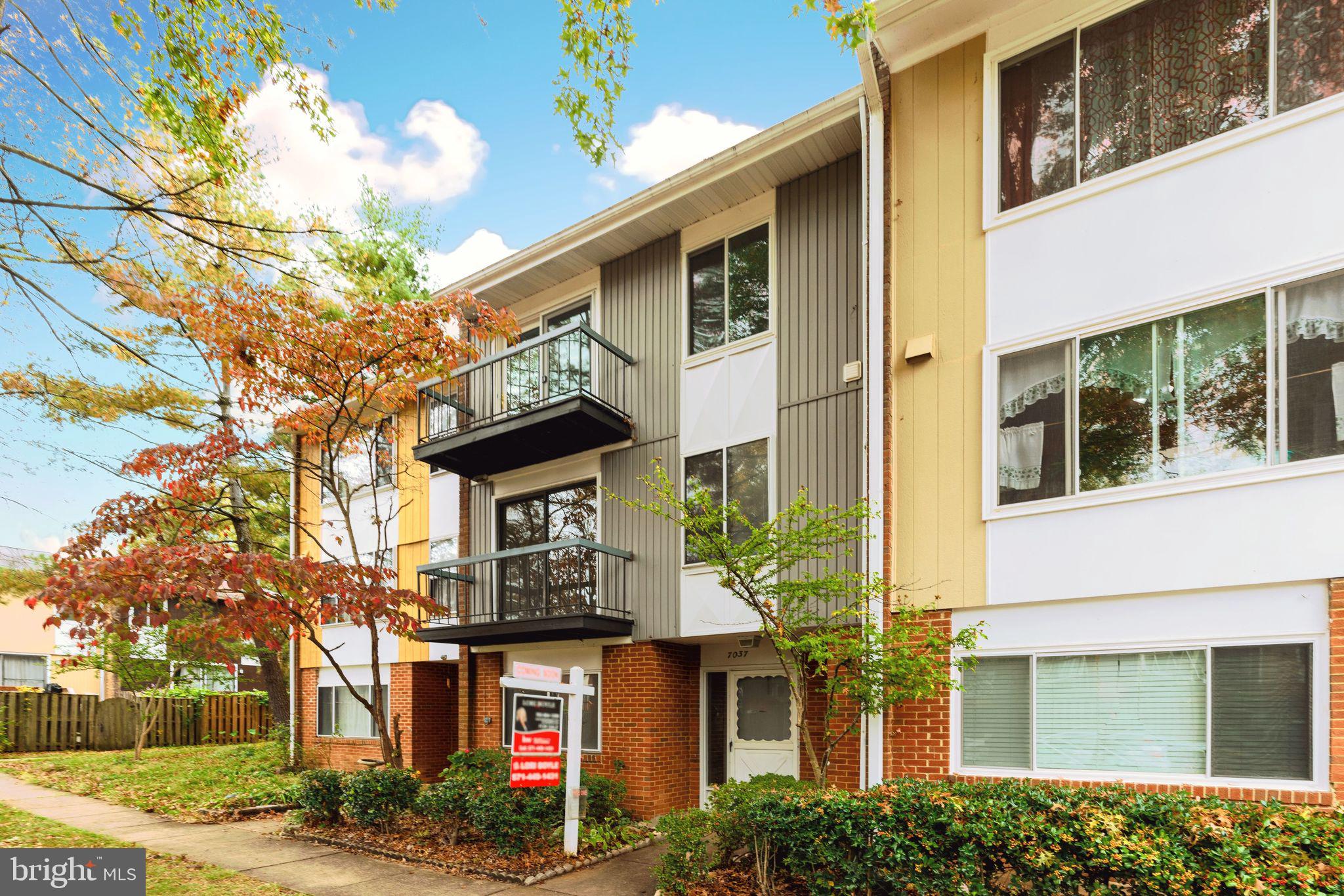 7037 Brocton Court Springfield, VA 22150 - Photo 2 of 40 Right in the Heart of Springfield