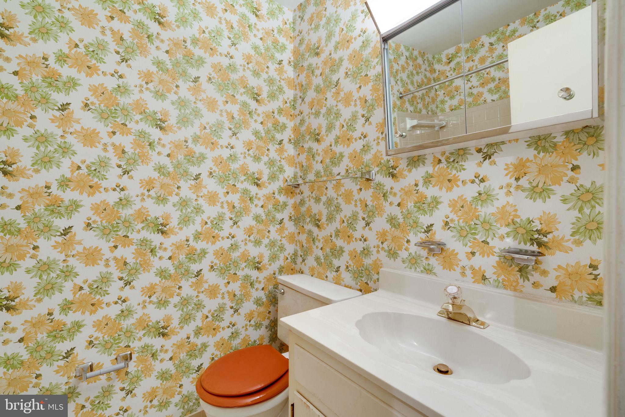 7037 Brocton Court Springfield, VA 22150 - Photo 33 of 40 Upper Floor Full Bath