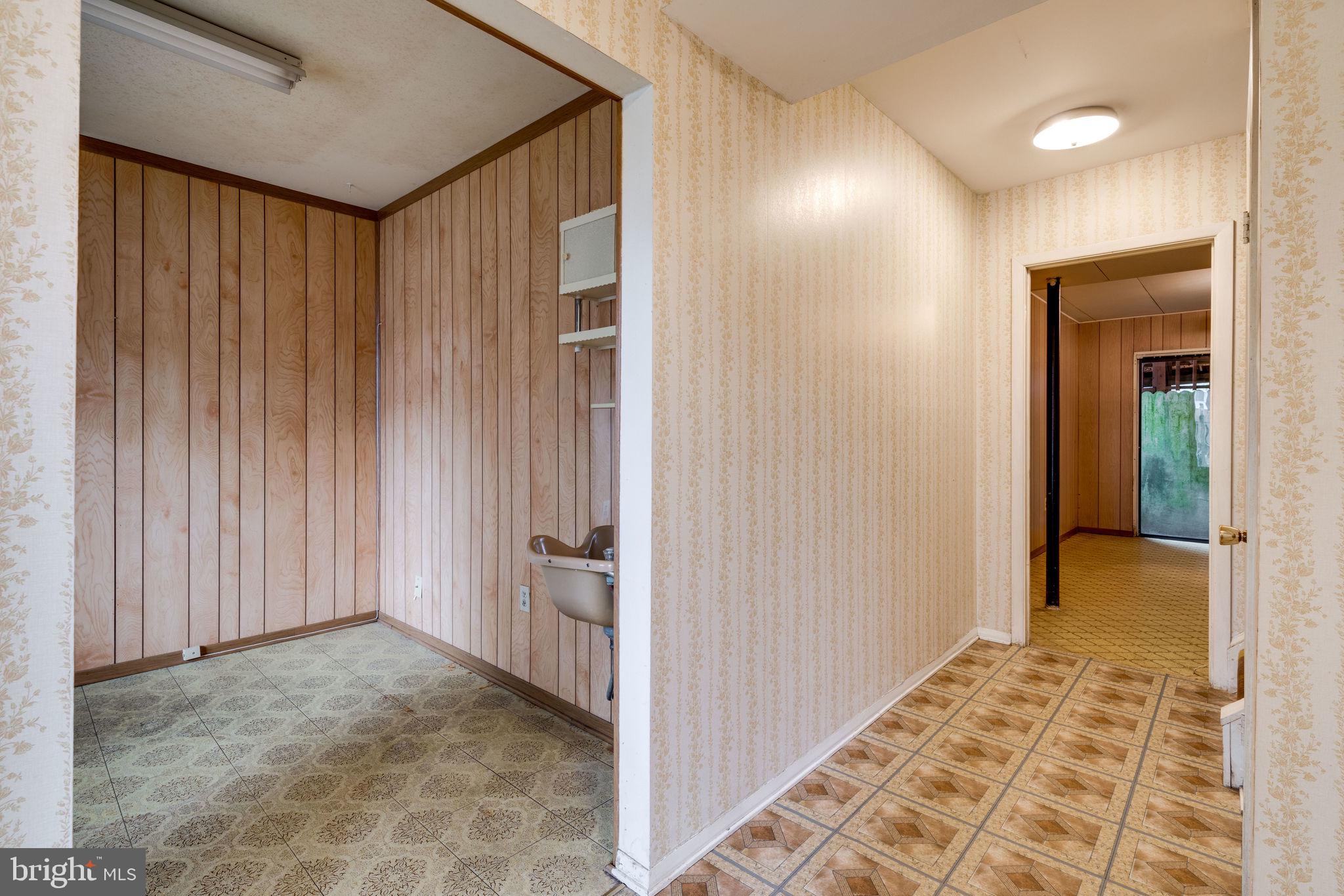 7037 Brocton Court Springfield, VA 22150 - Photo 5 of 40 First Floor Entrance