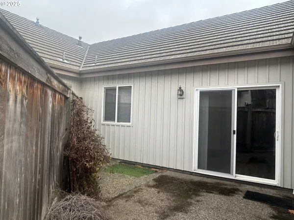 $620,000 | 1880 Lake Cove Avenue, Eugene, OR 97408