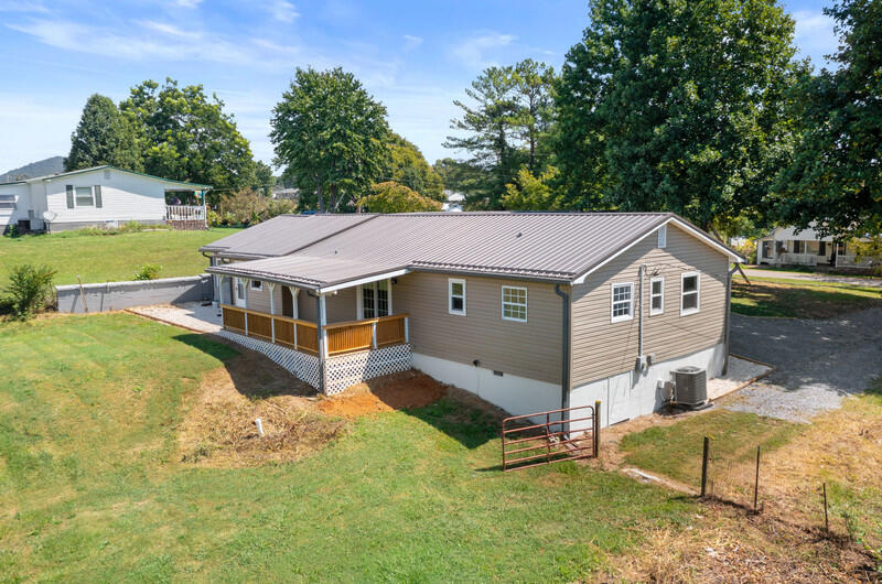 602 Kirkham Road Bean Station, TN 37708 - Photo 32 of 33 ZJI_0608.jpg-vsuniqueid-64fbb3c0244cf