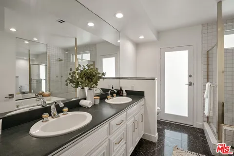 $1,895,000 | 22505 Dardenne Street, Calabasas, CA 91302