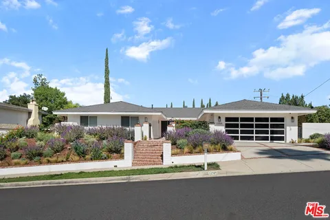 $1,895,000 | 22505 Dardenne Street, Calabasas, CA 91302