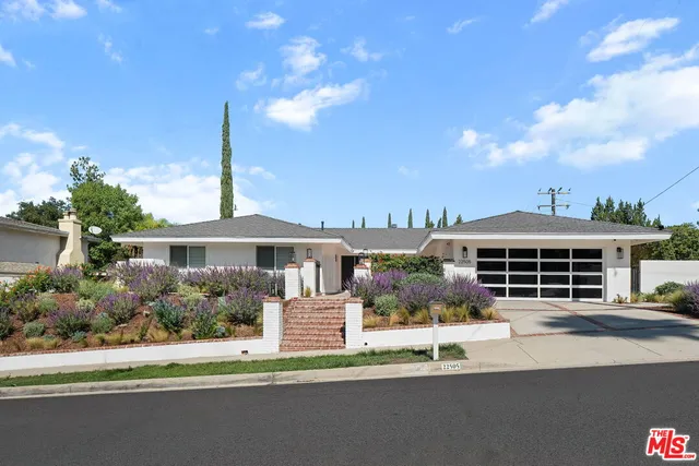 $1,895,000 | 22505 Dardenne Street, Calabasas, CA 91302