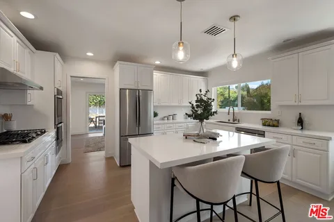 $1,895,000 | 22505 Dardenne Street, Calabasas, CA 91302