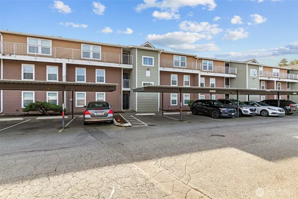 $309,900 | 9815 Holly Drive, Unit A208, Everett, WA 98204