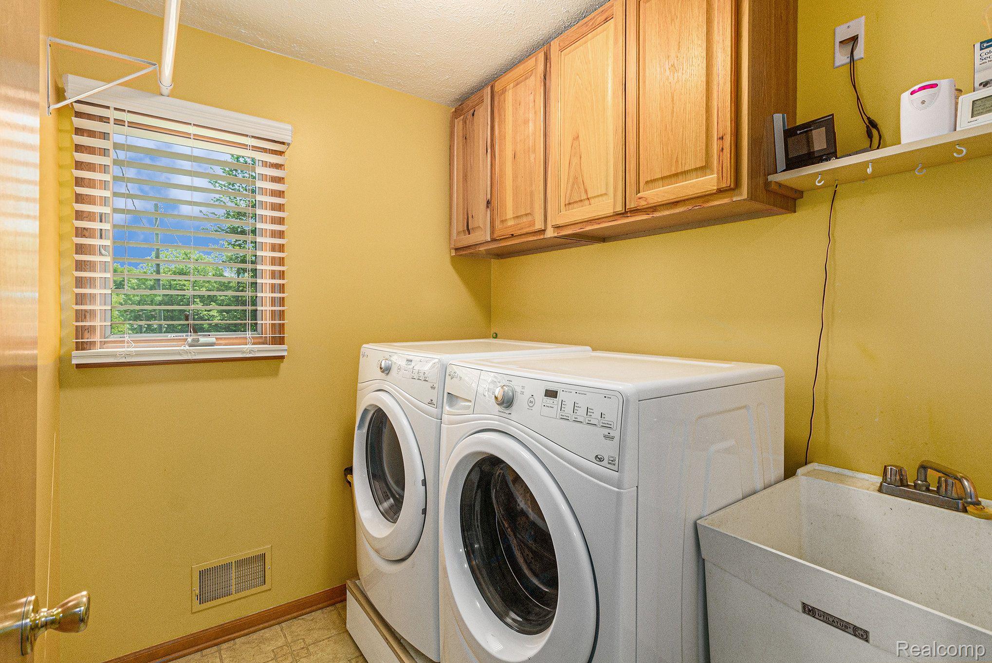7611 East Highland Road Howell, MI 48855 - Photo 18 of 33 First Floor Laundry