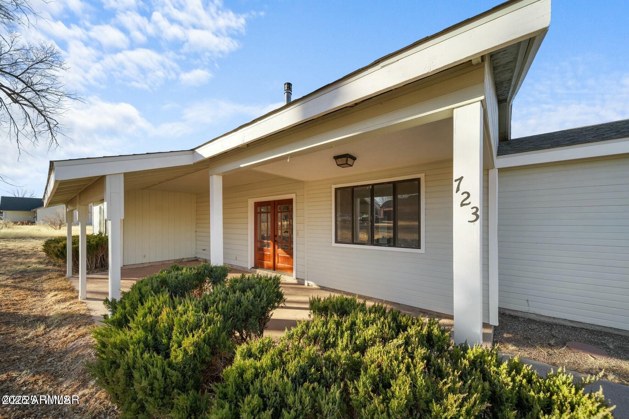 723 Tori Circle Springerville, AZ 85938 - Photo 43 of 47 a front view of house with yard