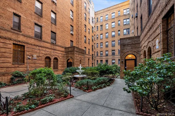 $205,999 | 83-44 Lefferts Boulevard, Unit 6C | Kew Gardens