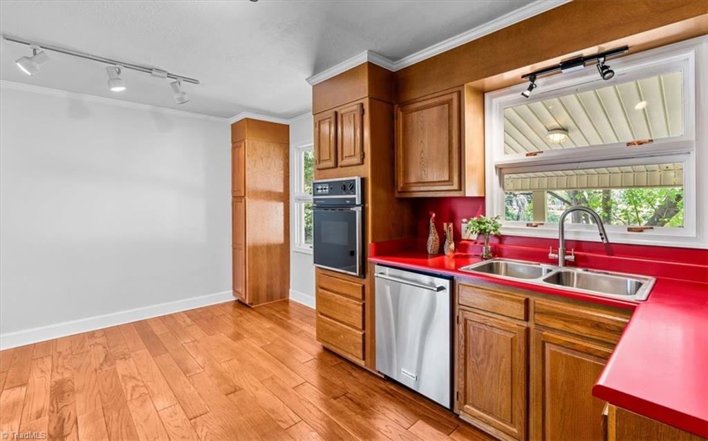 204 Rockspring Drive Thomasville, NC 27360 - Photo 16 of 39 Kitchen