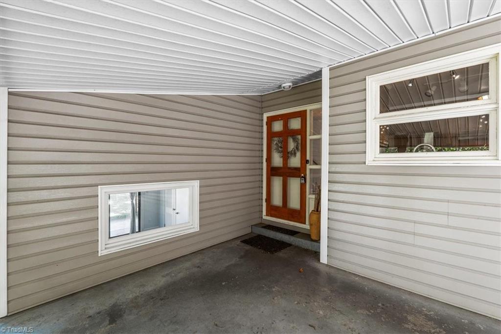 204 Rockspring Drive Thomasville, NC 27360 - Photo 3 of 39 Entry