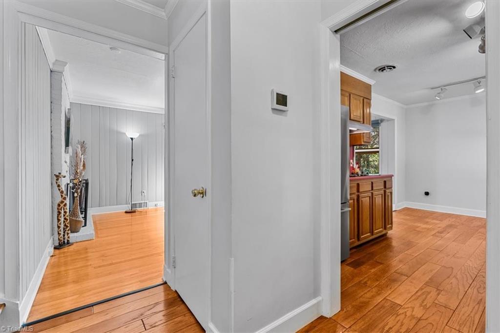 204 Rockspring Drive Thomasville, NC 27360 - Photo 8 of 39 Entry Hall