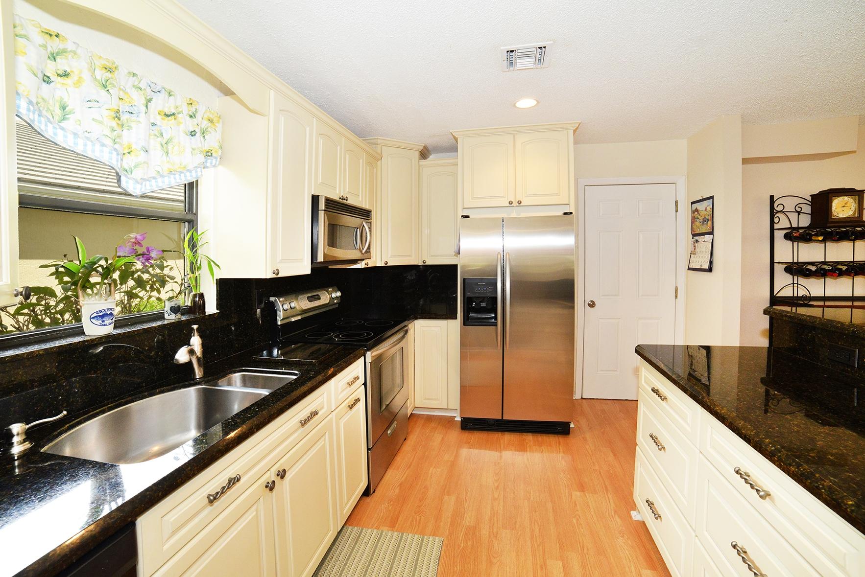 6137 Beaconwood Road Lake Worth, FL 33467 - Photo 6 of 18 Kitchen