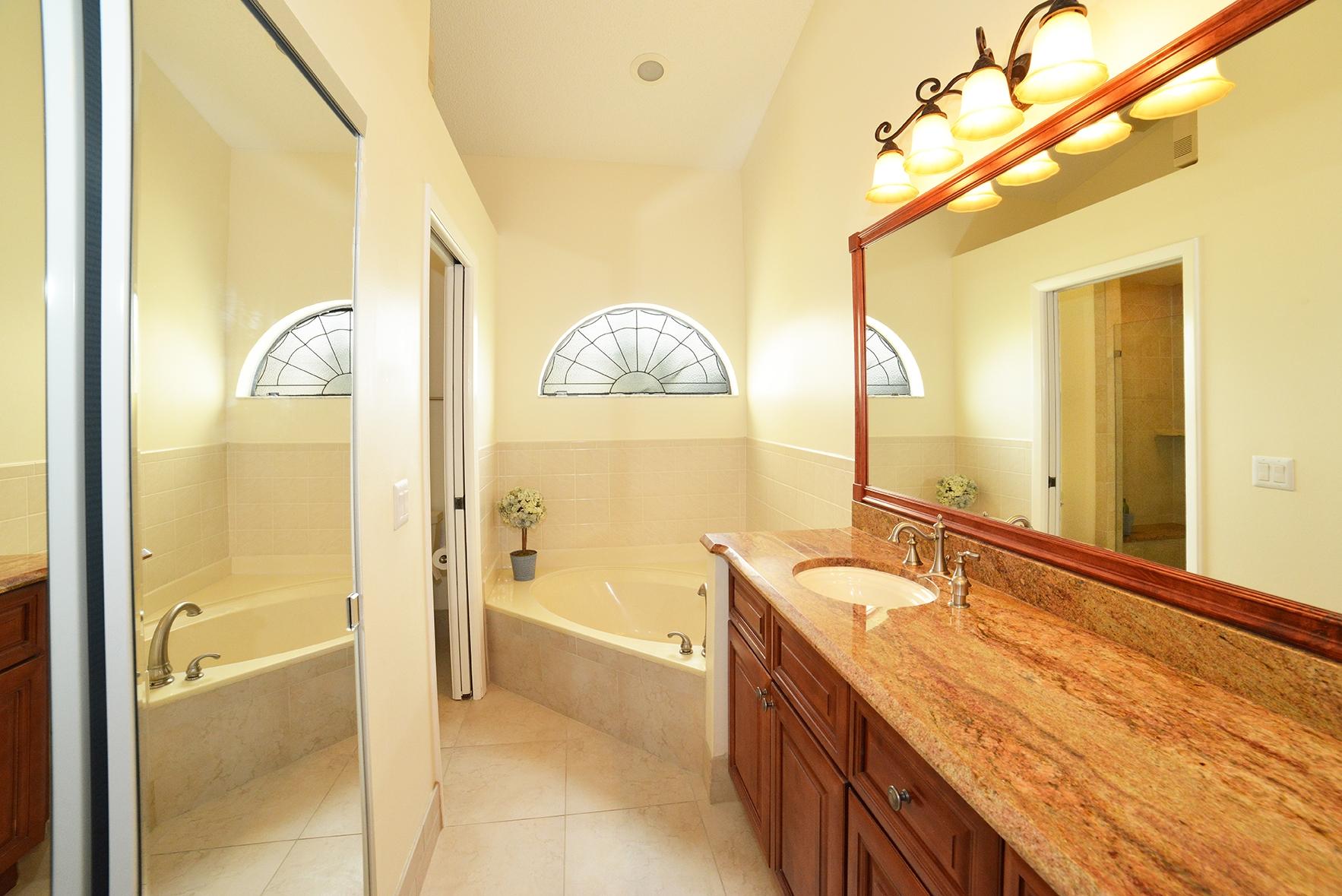 6137 Beaconwood Road Lake Worth, FL 33467 - Photo 10 of 18 Bathroom