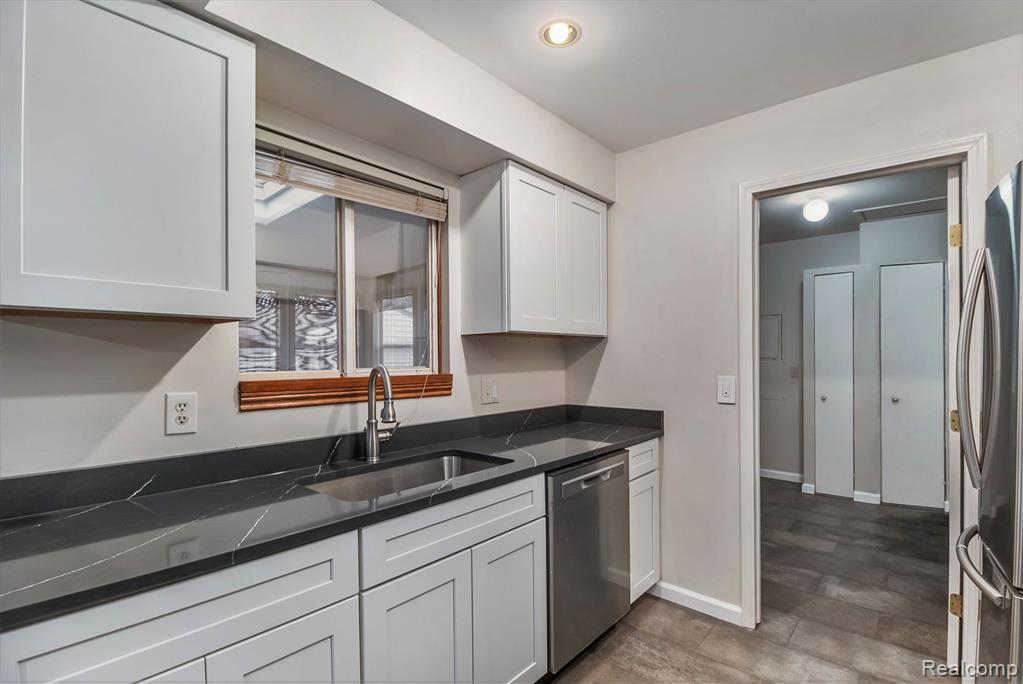 2476 Eastern Avenue Rochester Hills, MI 48307 - Photo 4 of 22