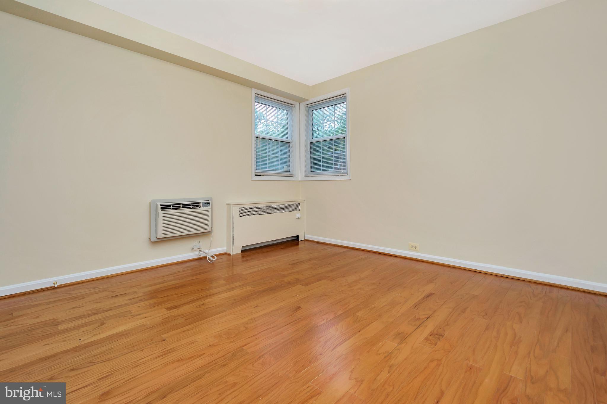 4324 2nd Road North, Unit 43243 Arlington, VA 22203 - Photo 19 of 30 Spacious Bedroom