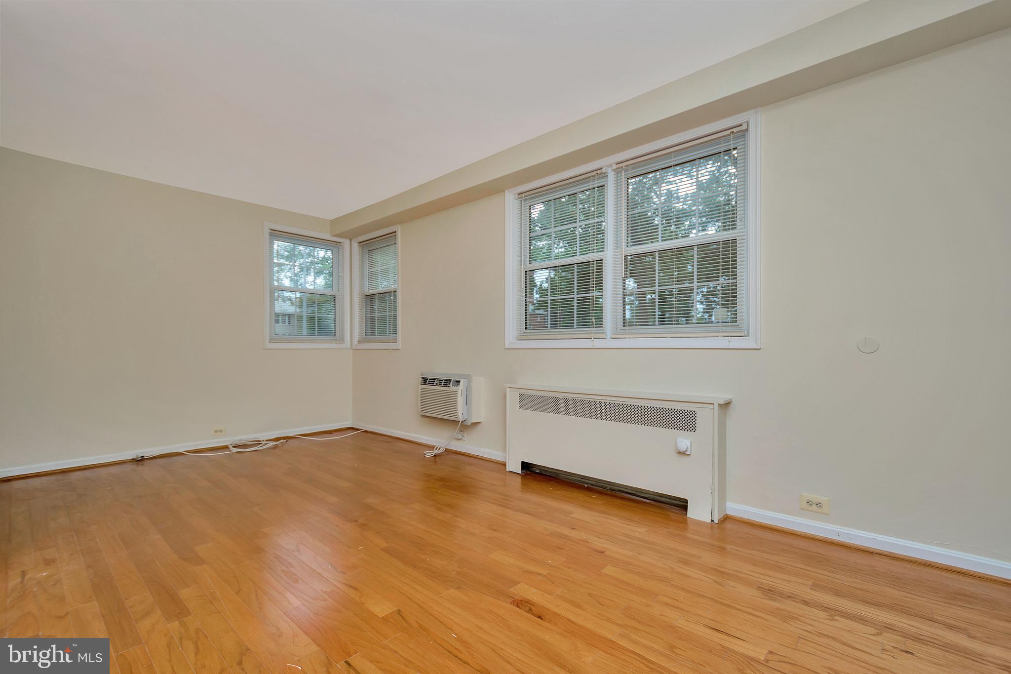 4324 2nd Road North, Unit 43243 Arlington, VA 22203 - Photo 6 of 30 Plenty of Natural Lights