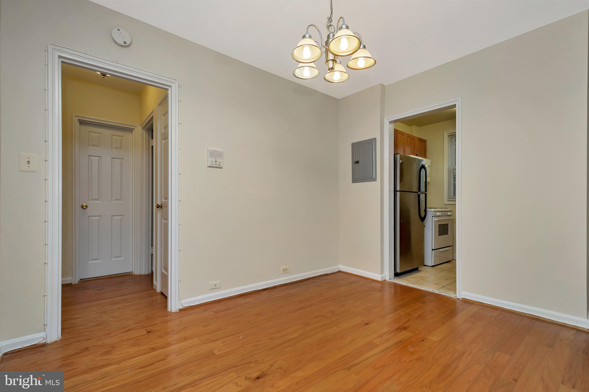 4324 2nd Road North, Unit 43243 Arlington, VA 22203 - Photo 7 of 30 Dining area