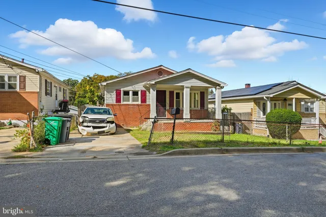 a view of front of house with a yard