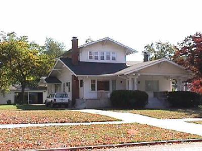 960 South Pickwick Avenue Springfield, MO 65804 - Photo 1 of 1 Primary Photo