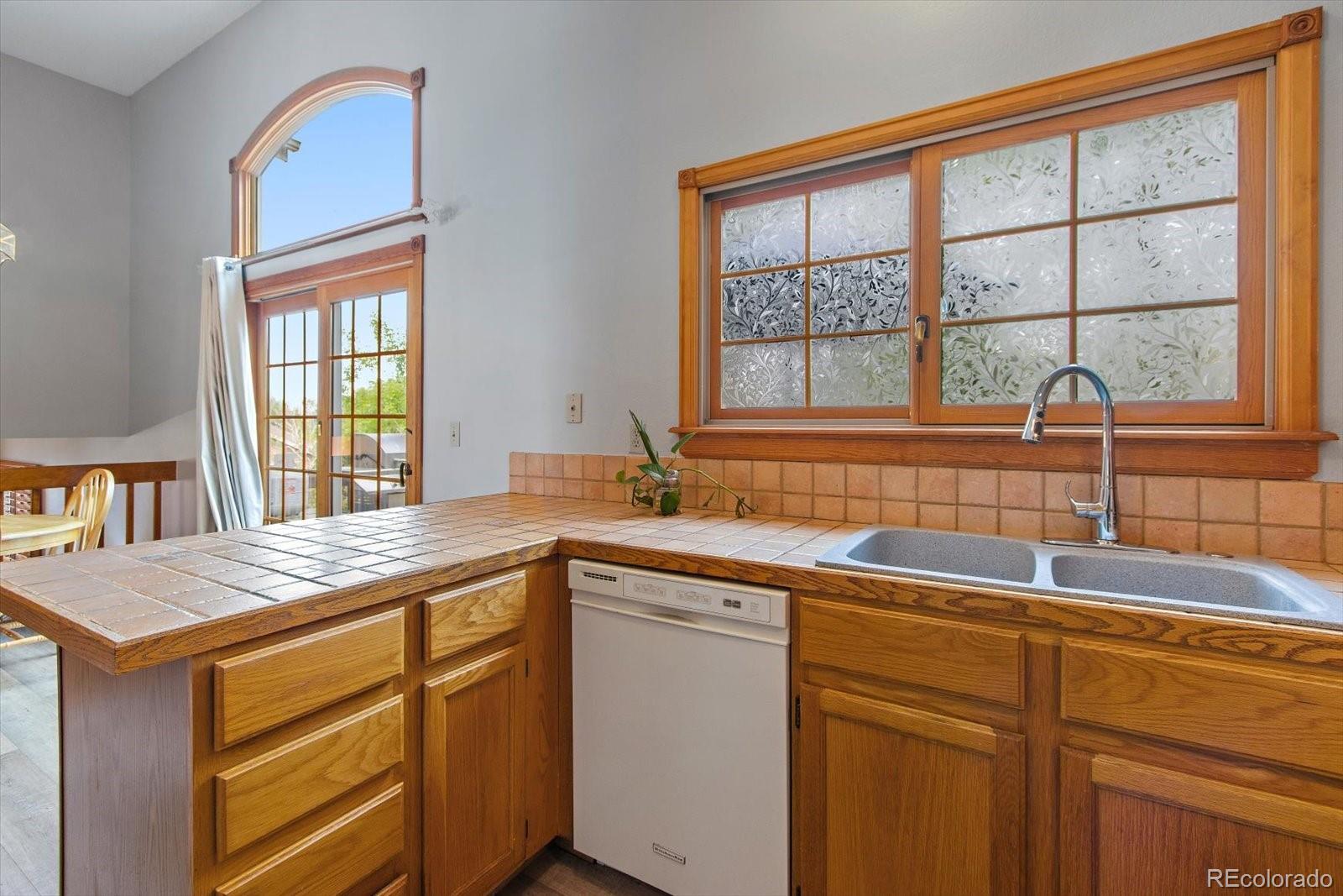 981 Thames Street Highlands Ranch, CO 80126 - Photo 10 of 21 Gallery Image 10