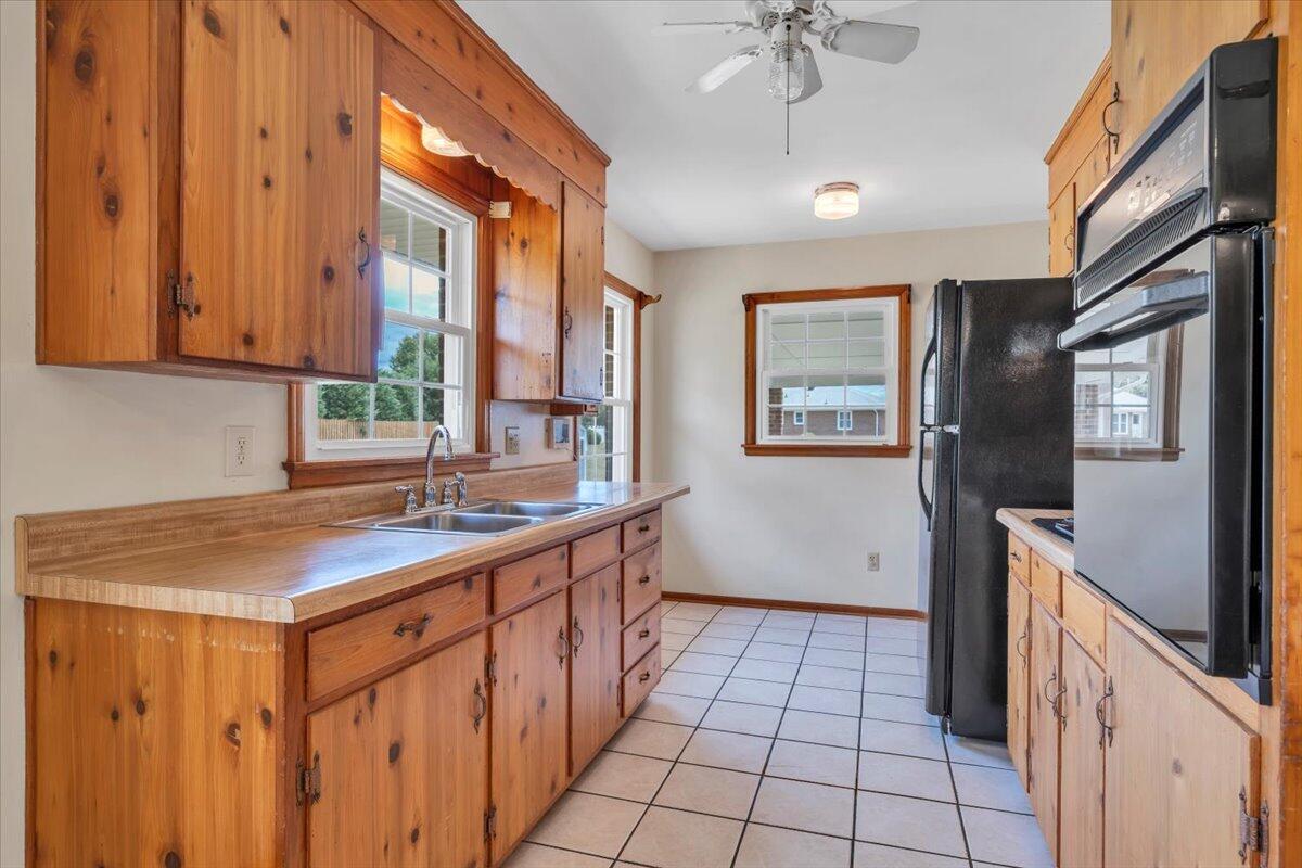 409 Decatur Circle Salem, VA 24153 - Photo 12 of 47 12-MIB06297