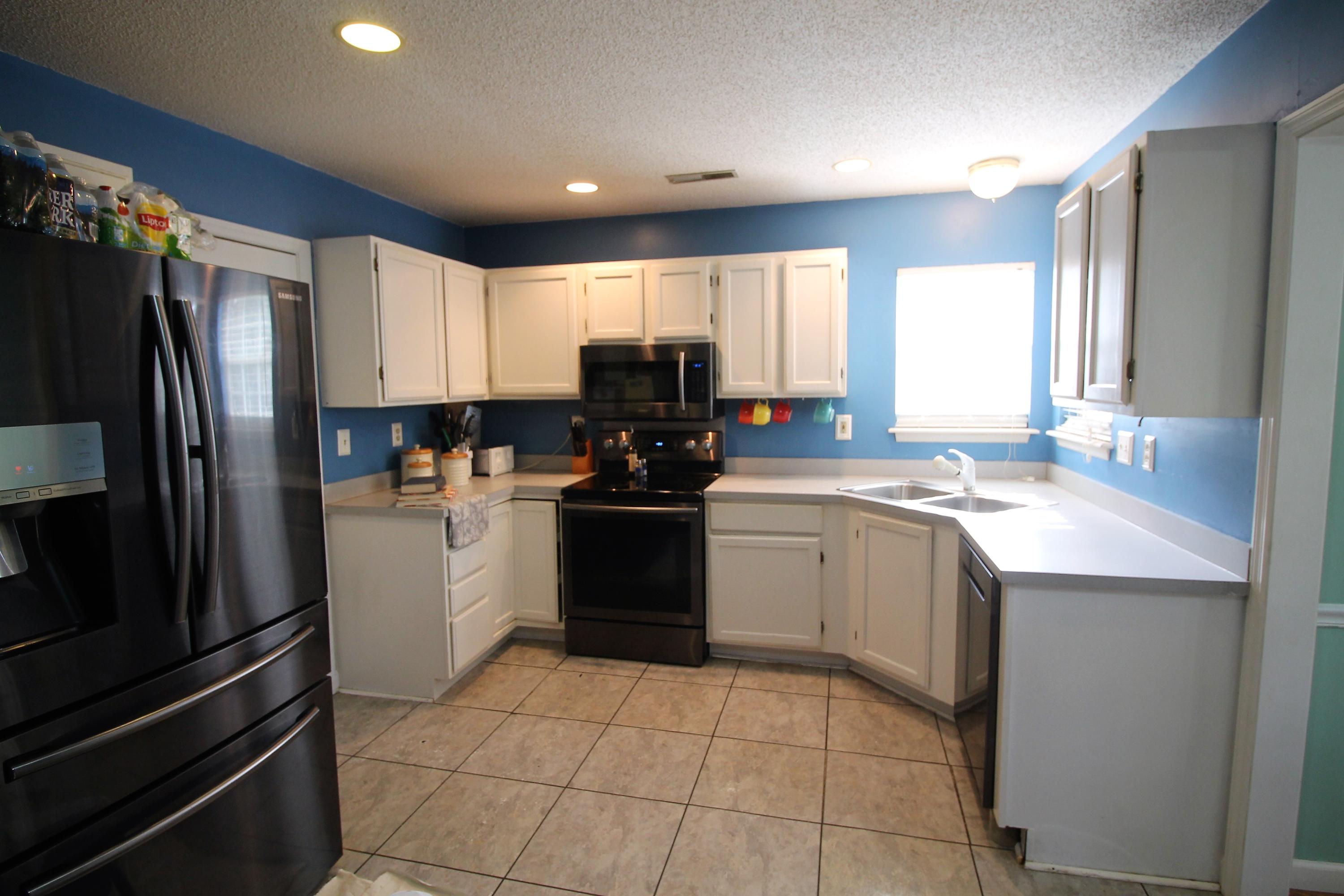 202 Lancaster Road Summerville, SC 29485 - Photo 9 of 16 Kitchen