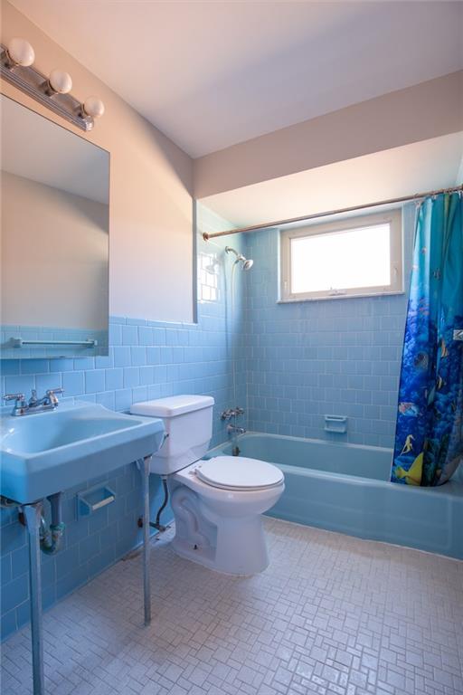 1433 Beulah Road Pittsburgh, PA 15235 - Photo 11 of 22 Hallway Bathroom
