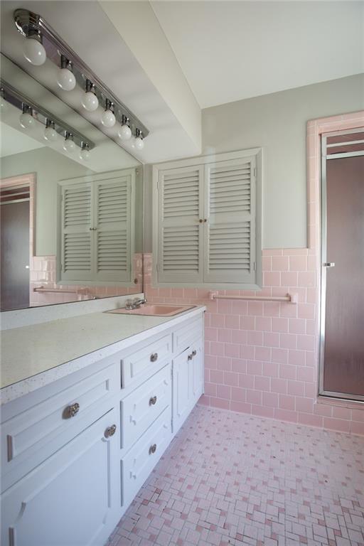 1433 Beulah Road Pittsburgh, PA 15235 - Photo 13 of 22 Master Bathroom