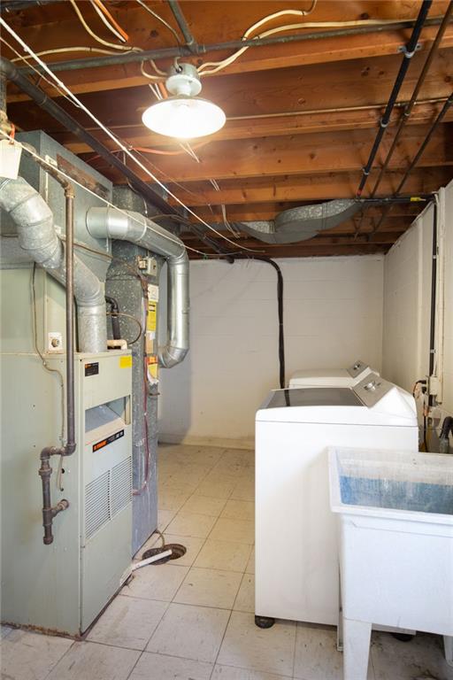 1433 Beulah Road Pittsburgh, PA 15235 - Photo 21 of 22 Laundry/Utility Room with door to back yard